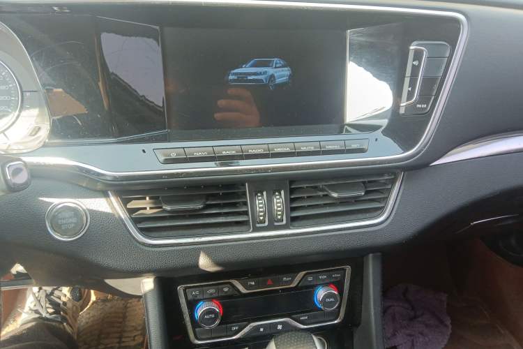 Used Zotye T600 Coupe 2017 1.5T Automatic Luxury Model Audio And AC Panel