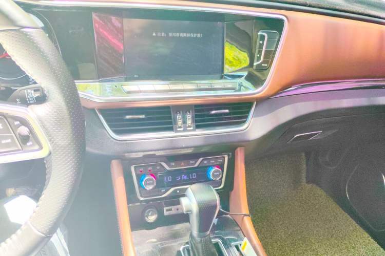 Used Zotye T600 Coupe 2017 1.5T Automatic Luxury Model Audio And AC Panel