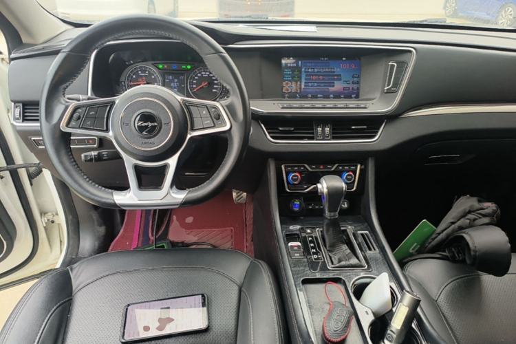 Used Zotye T600 Coupe 2017 1.8T Automatic Prestige Model Center Console