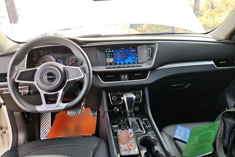 Used Zotye T600 Coupe 2017 1.5T Automatic Luxury Model Center Console