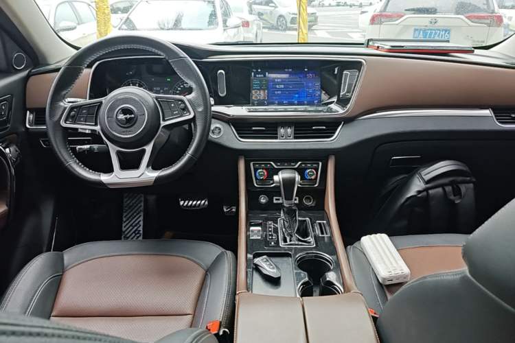 Used Zotye T600 Coupe 2017 1.5T Automatic Luxury Model Center Console