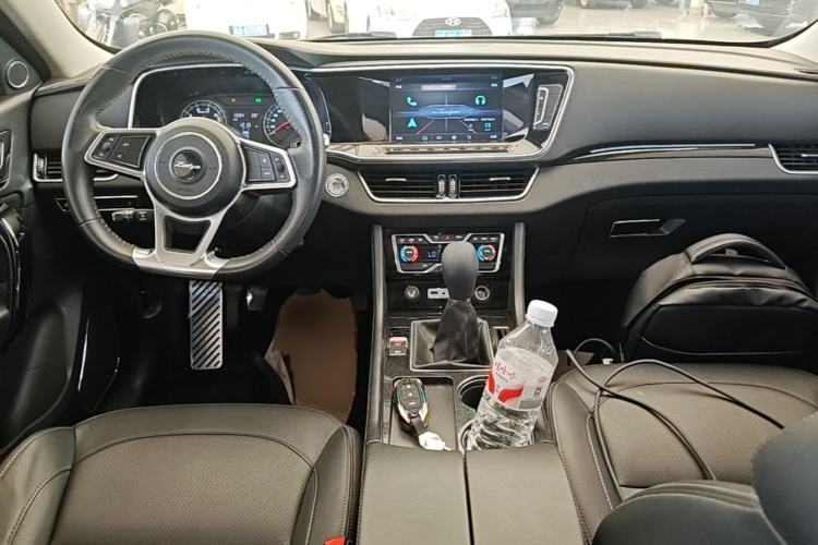 Used Zotye T600 Coupe 2017 1.5T Manual Luxury Model Center Console