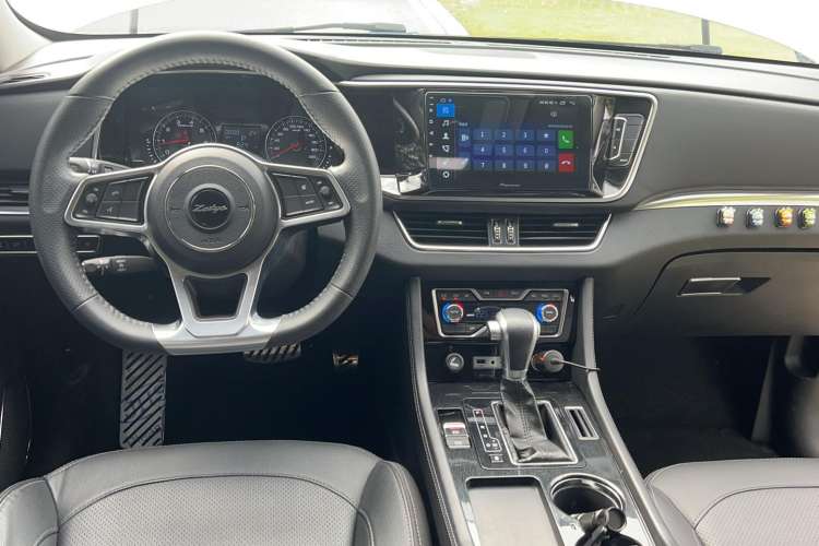 Used Zotye T600 Coupe 2017 1.5T Automatic Luxury Model Center Console