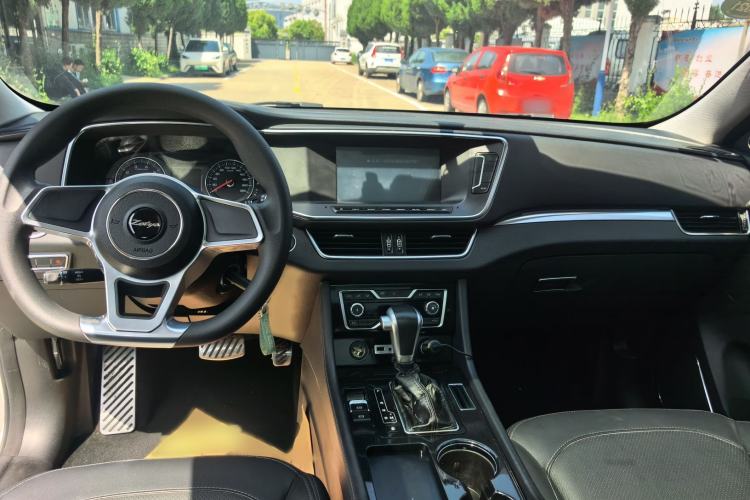 Used Zotye T600 Coupe 2017 1.5T Automatic Luxury Model Center Console