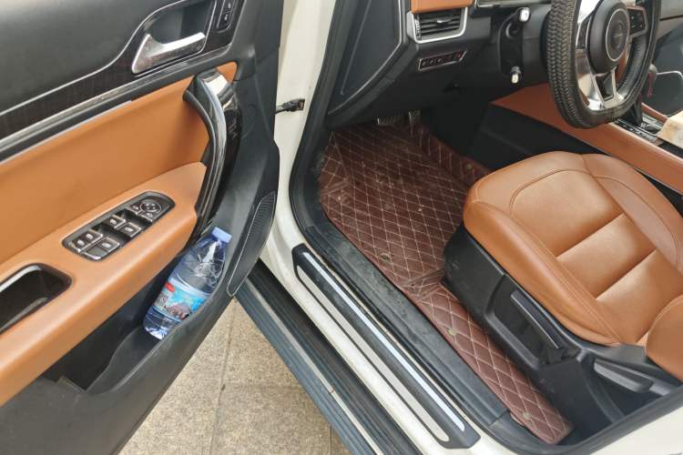Used Zotye T600 Coupe 2017 1.8T Automatic Luxury Model Driver Seat