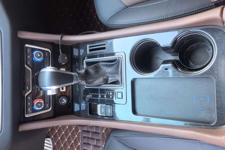 Used Zotye T600 Coupe 2017 1.5T Automatic Luxury Model Gear Lever
