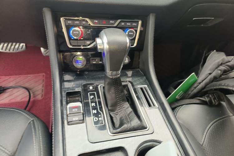 Used Zotye T600 Coupe 2017 1.8T Automatic Prestige Model Gear Lever