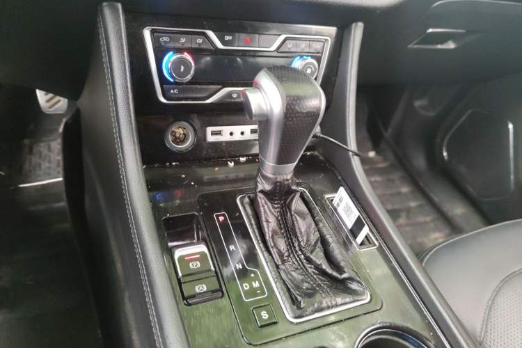 Used Zotye T600 Coupe 2017 1.5T Automatic Luxury Model Gear Lever
