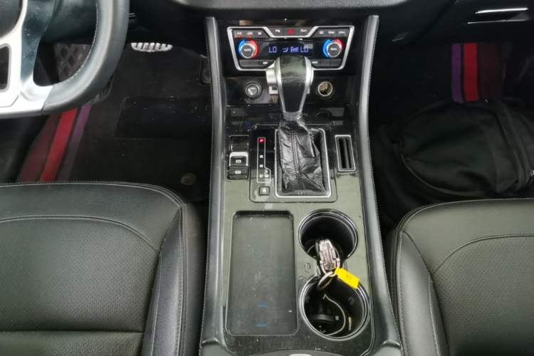 Used Zotye T600 Coupe 2017 1.5T Automatic Luxury Model Gear Lever