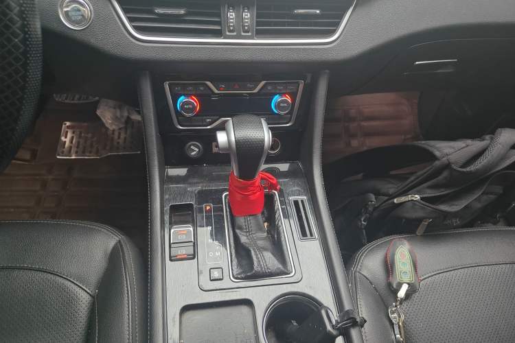 Used Zotye T600 Coupe 2017 1.5T Automatic Luxury Model Gear Lever