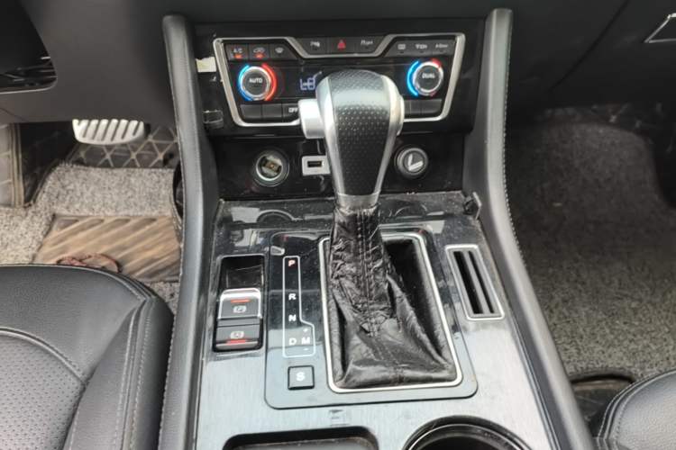 Used Zotye T600 Coupe 2017 1.5T Automatic Luxury Model Gear Lever