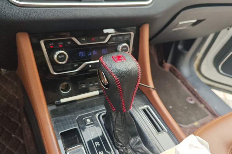 Used Zotye T600 Coupe 2017 1.8T Automatic Luxury Model Gear Lever