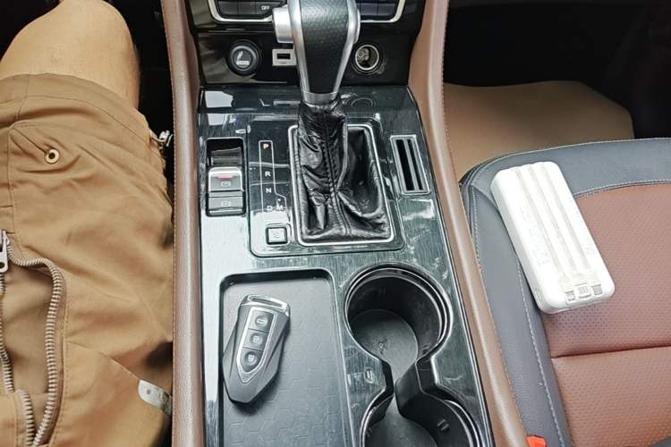 Used Zotye T600 Coupe 2017 1.5T Automatic Luxury Model Gear Lever