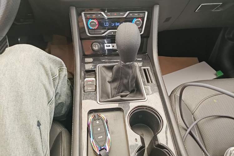 Used Zotye T600 Coupe 2017 1.5T Manual Luxury Model Gear Lever