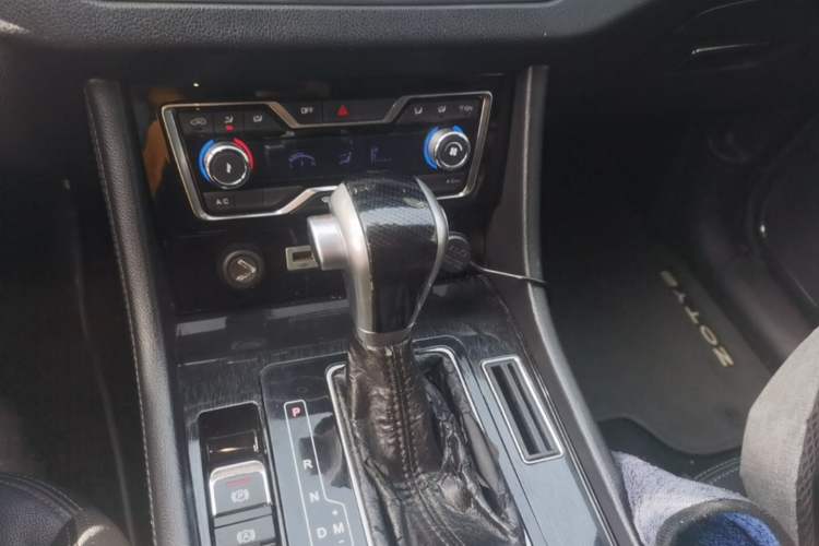 Used Zotye T600 Coupe 2017 1.5T Automatic Luxury Model Gear Lever