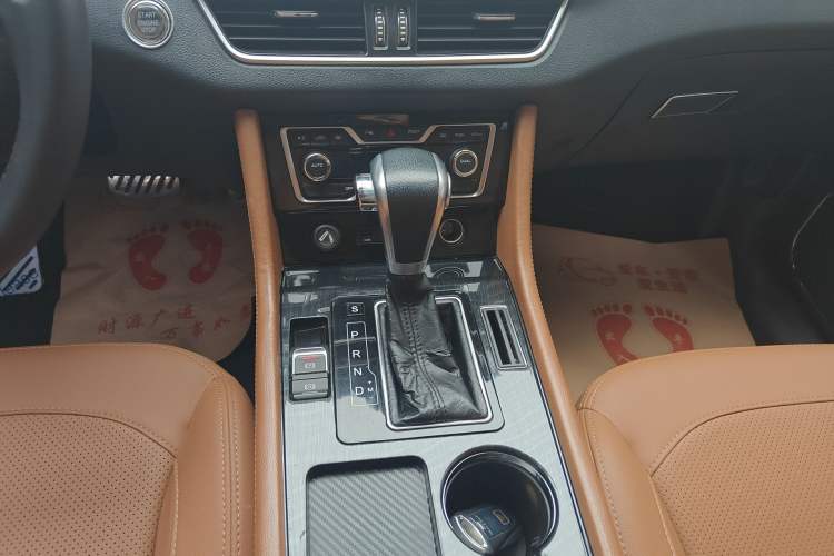 Used Zotye T600 Coupe 2017 1.5T Automatic Luxury Model Gear Lever