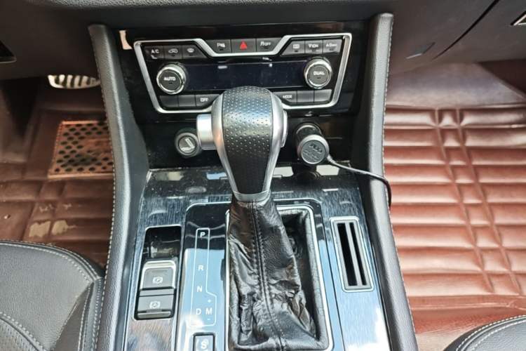 Used Zotye T600 Coupe 2017 1.5T Automatic Luxury Model Gear Lever