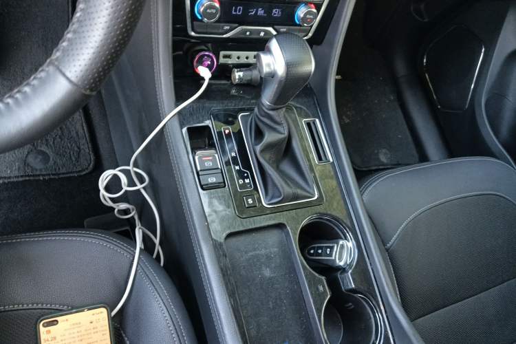 Used Zotye T600 Coupe 2017 1.5T Automatic Luxury Model Gear Lever