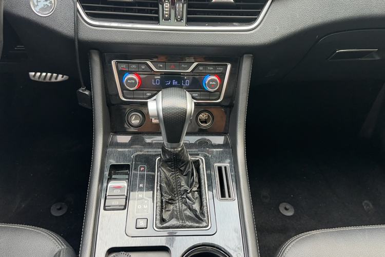 Used Zotye T600 Coupe 2017 1.5T Automatic Luxury Model Gear Lever