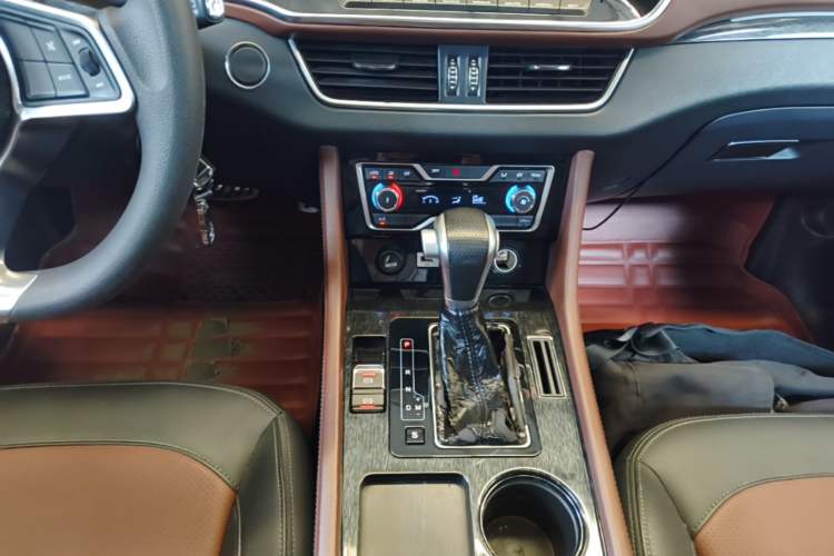 Used Zotye T600 Coupe 2017 1.5T Automatic Luxury Model Gear Lever