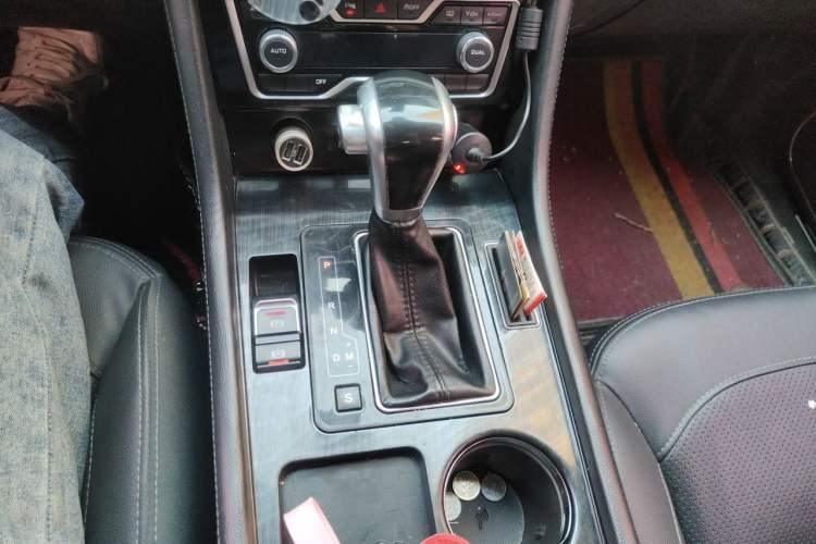 Used Zotye T600 Coupe 2017 1.5T Automatic Luxury Model Gear Lever