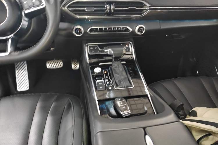 Used Zotye T600 Coupe 2017 1.5T Automatic Luxury Model Gear Lever