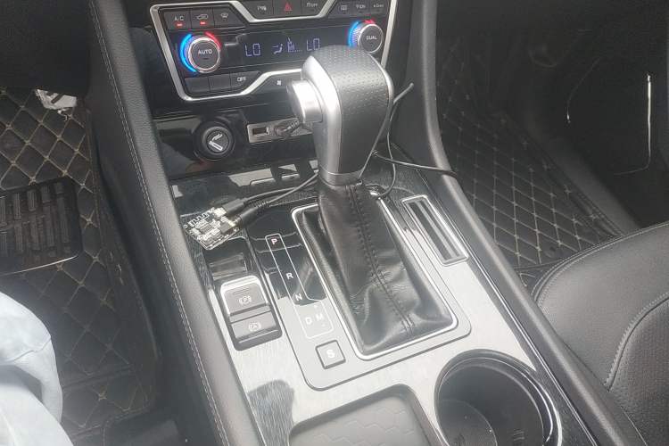Used Zotye T600 Coupe 2017 1.5T Automatic Luxury Model Gear Lever