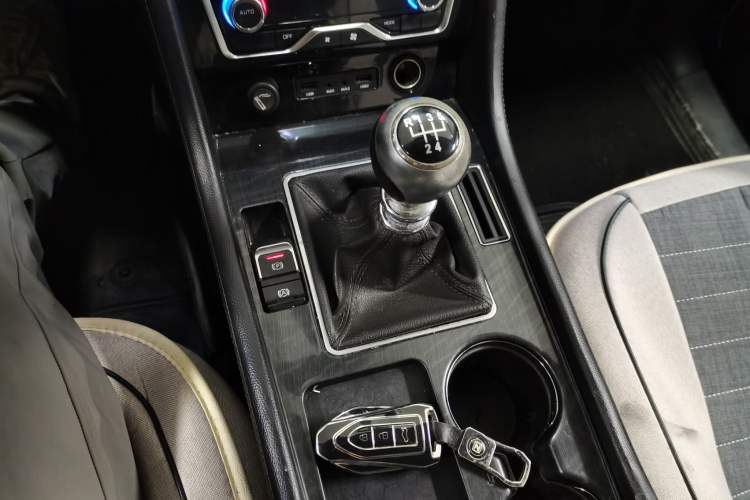 Used Zotye T600 Coupe 2017 1.5T Manual Luxury Model Gear Lever