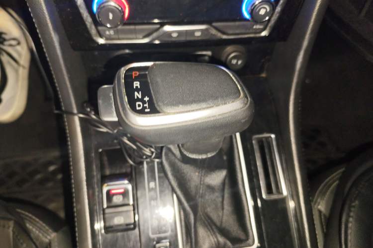 Used Zotye T600 Coupe 2017 1.5T Automatic Luxury Model Gear Lever
