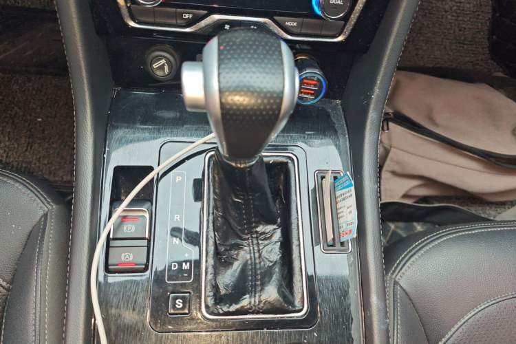 Used Zotye T600 Coupe 2017 1.5T Automatic Luxury Model Gear Lever