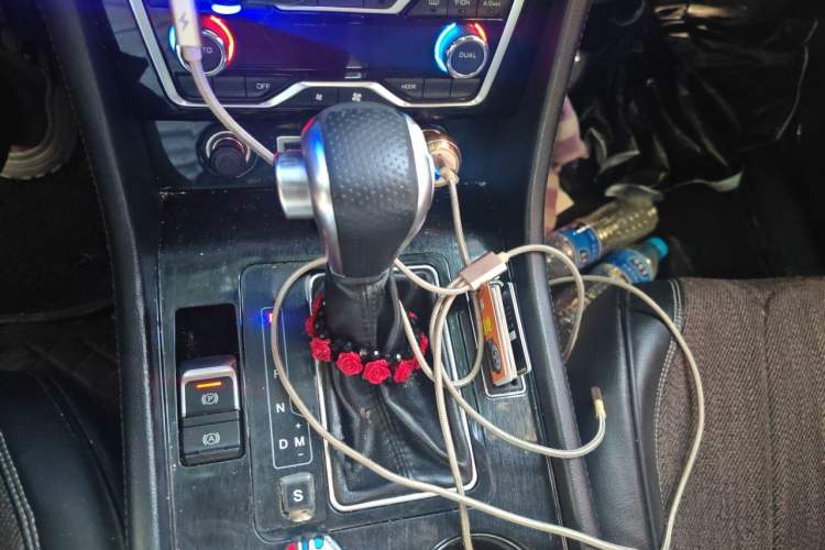 Used Zotye T600 Coupe 2017 1.5T Automatic Luxury Model Gear Lever