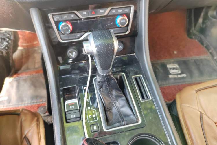 Used Zotye T600 Coupe 2017 1.5T Automatic Luxury Model Gear Lever