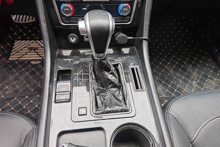 Used Zotye T600 Coupe 2017 1.5T Automatic Luxury Model Gear Lever