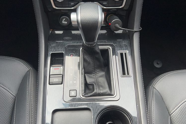 Used Zotye T600 Coupe 2017 1.5T Automatic Luxury Model Gear Lever