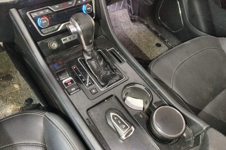 Used Zotye T600 Coupe 2017 1.5T Automatic Luxury Model Gear Lever