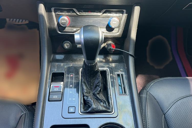 Used Zotye T600 Coupe 2017 1.5T Automatic Luxury Model Gear Lever