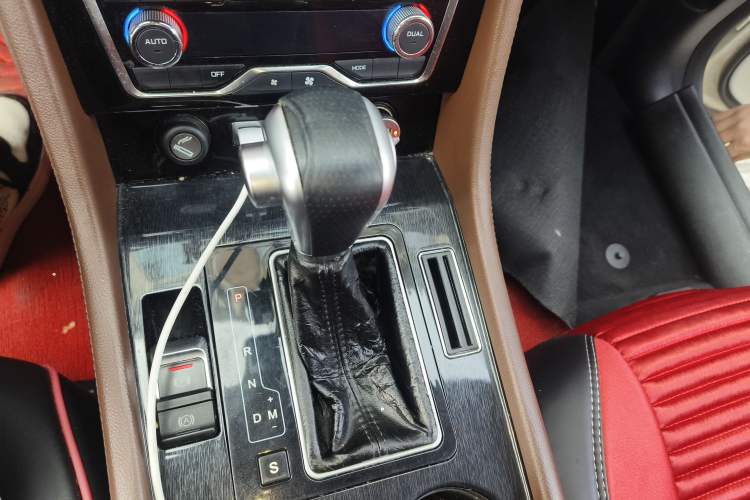 Used Zotye T600 Coupe 2017 1.5T Automatic Luxury Model Gear Lever