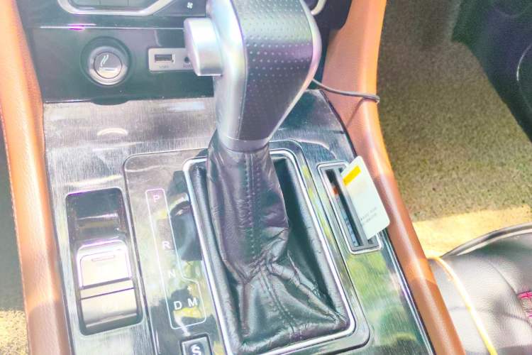 Used Zotye T600 Coupe 2017 1.5T Automatic Luxury Model Gear Lever