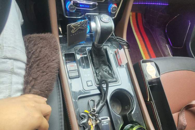 Used Zotye T600 Coupe 2017 1.5T Automatic Luxury Model Gear Lever