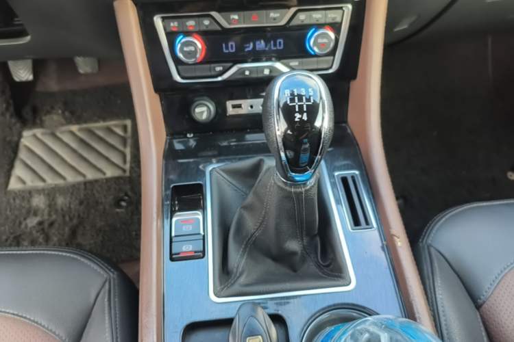 Used Zotye T600 Coupe 2017 1.5T Manual Luxury Model Gear Lever