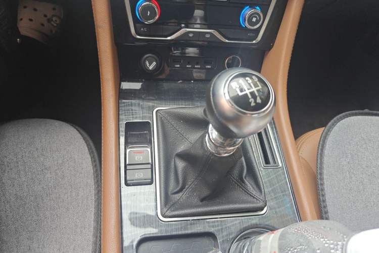 Used Zotye T600 Coupe 2017 1.5T Manual Luxury Model Gear Lever