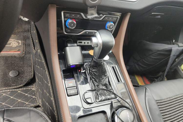 Used Zotye T600 Coupe 2017 1.5T Automatic Luxury Model Gear Lever