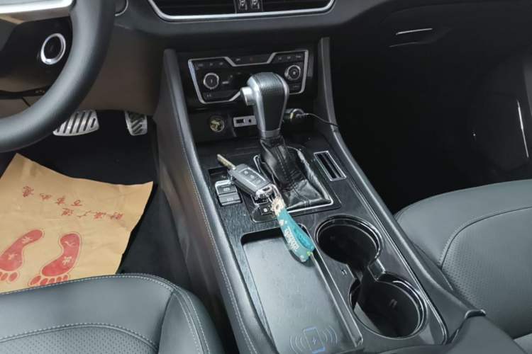 Used Zotye T600 Coupe 2017 1.5T Automatic Luxury Model Gear Lever