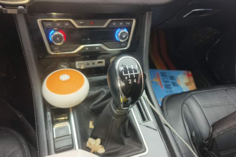 Used Zotye T600 Coupe 2017 1.5T Manual Luxury Model Gear Lever