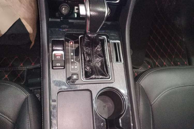 Used Zotye T600 Coupe 2017 1.5T Automatic Luxury Model Gear Lever