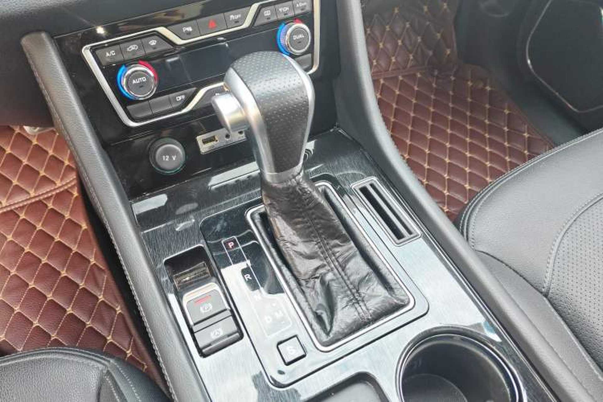 Used Zotye T600 Coupe 2017 1.5T Automatic Luxury Model Gear Lever