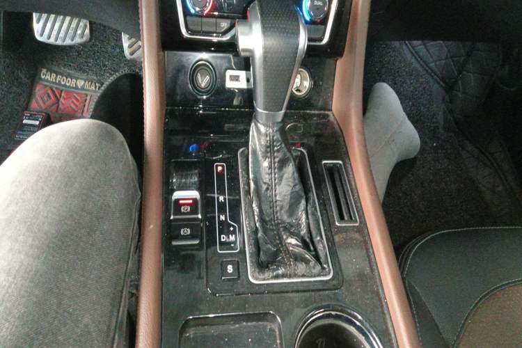 Used Zotye T600 Coupe 2017 1.5T Automatic Luxury Model Gear Lever
