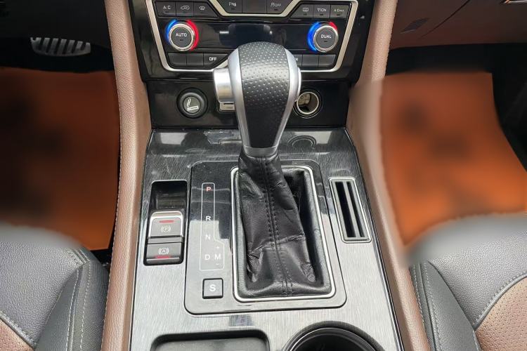 Used Zotye T600 Coupe 2017 1.5T Automatic Luxury Model Gear Lever