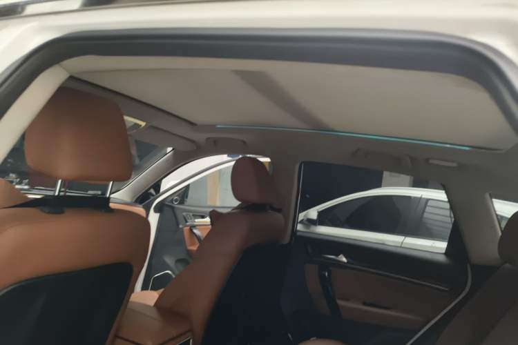 Used Zotye T600 Coupe 2017 1.5T Automatic Luxury Model Headliner