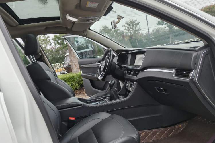 Used Zotye T600 Coupe 2017 1.5T Manual Luxury Model Interior 4